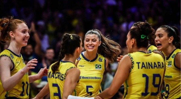 Brasil venceu os EUA por 3 sets a 0 na noite dessa quinta (05) com destaque para Ana Cristina, maior pontuadora, e Aline Segato, estreante da noite