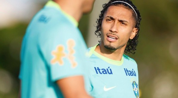 Raphinha em treino da Seleção Brasileira