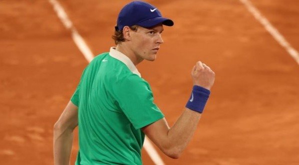 Italiano venceu em mais de três horas de batalha e decide o troféu contra Carlos Alcaraz