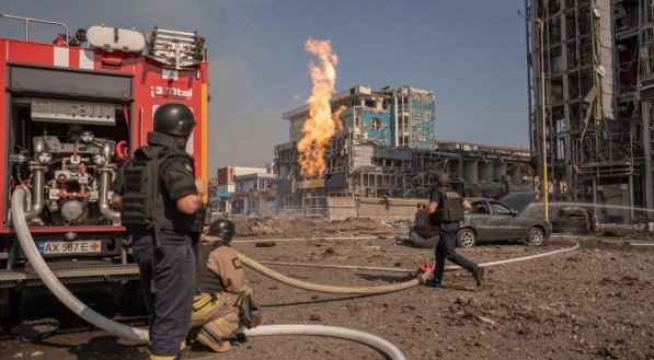 Rússia bombardeia Kiev em retaliação ao ataque com drones ucranianos contra suas bases aéreas