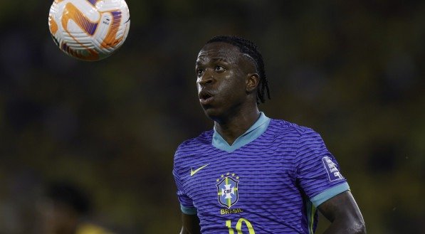 Imagem de Vinícius Júnior com a seleção brasileira