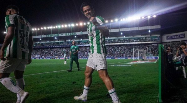 Meia foi essencial na campanha de permanência na elite em 2024. Porém, perdeu espaço nesta temporada e pode estar de saída do Alfredo Jaconi.
