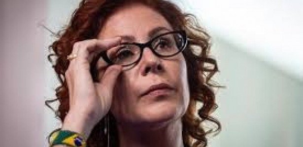Câmara autoriza licença de 127 dias à deputada Carla Zambelli

