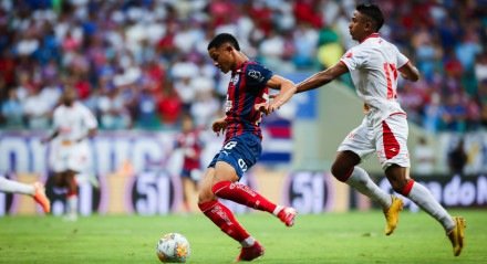 Lance do jogo entre Bahia x Náutico pela Copa do Nordeste