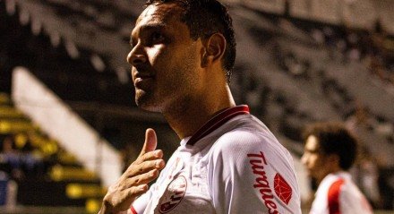 Vinícius, atacante do Náutico