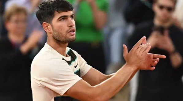 Carlos Alcaraz está de volta a uma final de Roland Garros e, aos 22 anos, pode conquistar o terceiro Grand Slam da carreira. Atual número 2 do mundo, o espanhol já levantou os troféus do US Open (2022) e de Wimbledon (2023), e agora quer conquistar o título mais simbólico para um tenista de seu [&amp;#8230;]