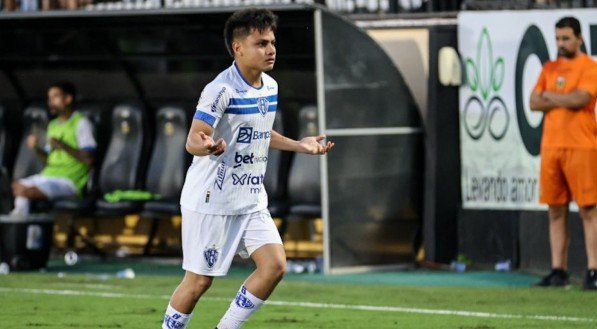 O Cuiabá derrotou o Paysandu por 1 a 0, com Lucas Mineiro, que entrou como reserva, marcando o gol decisivo. O Dourado permanece no G-4 do torneio, ocupando a terceira posição com 21 pontos. Por outro lado, o Paysandu permanece na última posição da Série B, somando apenas quatro pontos e ainda sem conquistar nenhuma [&amp;#8230;]