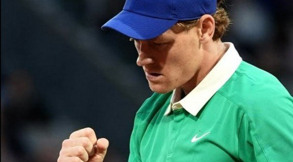 Líder do ranking da ATP, Jannik Sinner vive a melhor temporada da carreira e chega à final de Roland Garros 2025 com moral e consistência. Aos 23 anos, o italiano já soma um título de Grand Slam — o Australian Open conquistado neste ano — e pode se tornar o primeiro tenista da Itália a [&amp;#8230;]