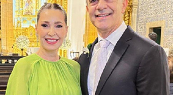 Rita e Carlos Alberto Gueiros, em recente nupcial