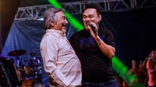 Santanna e Amazan no palco do Polo Mestre Vitalino, no Alto do Moura, no São João de Caruaru 2025