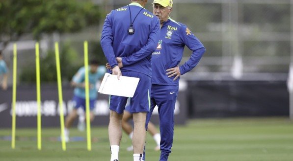 Brasil faz último treino no CT do Corinthians e Ancelotti mantém dúvida no ataque