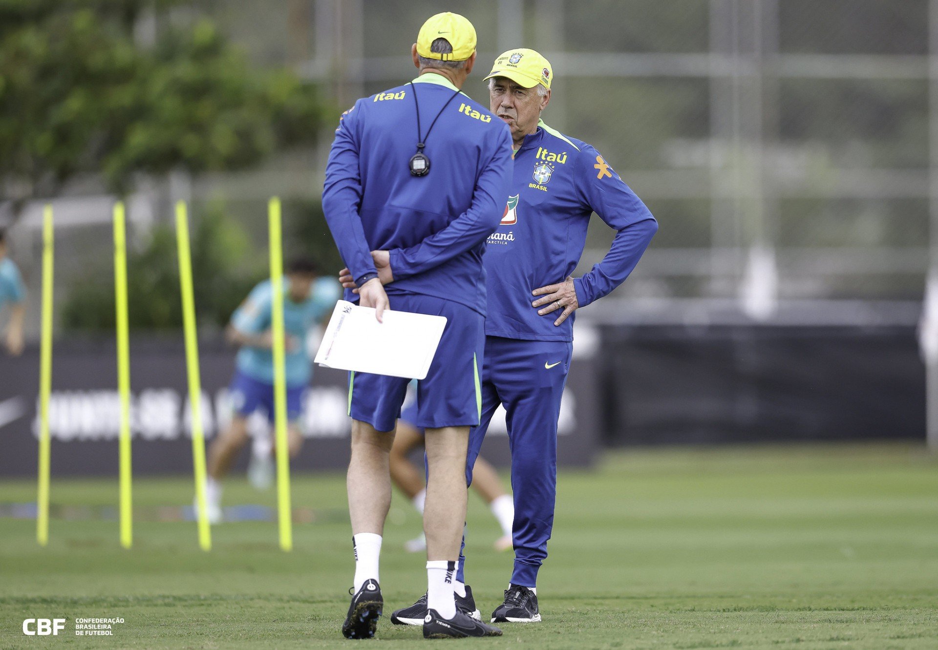 Brasil faz último treino no CT do Corinthians e Ancelotti mantém dúvida no ataque