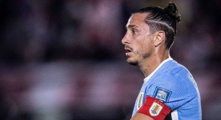 Giménez, zagueiro e capitão da Seleção Uruguaia
