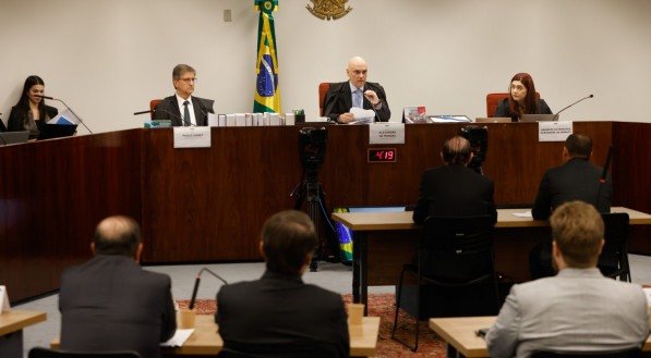 Moraes entendeu que a presen&ccedil;a de Cid nas pr&oacute;ximas audi&ecirc;ncias ser&aacute; importante para o direito &agrave; ampla defesa do tenente-coronel