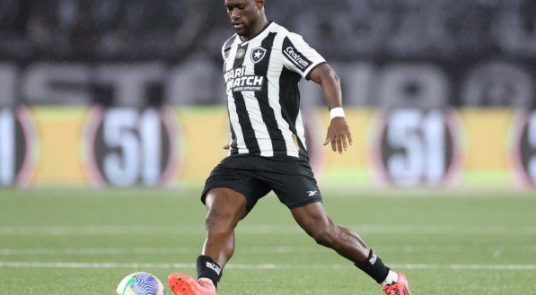 Com o zagueiro Bastos como novidade, o Alvinegro relacionou 29 atletas para a disputa da Copa do Mundo de Clubes. Equipe embarca neste domingo (8).
