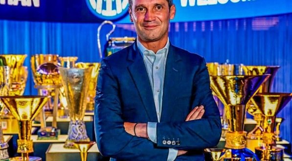 O ex-zagueiro assinou um contrato de dois anos