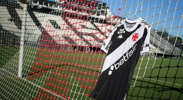 Jogadores-chave como Léo Jardim, Paulinho e Alex Teixeira ainda não têm definição sobre renovação, e prazo para assinatura com outras equipes se aproxima.
