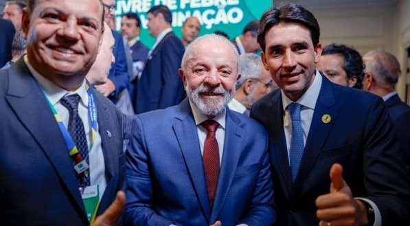 Encontro em Paris dos pernambucanos Nelson Bezerra, Luiz Inácio Lula da Silva e Sílvio Costa Filho