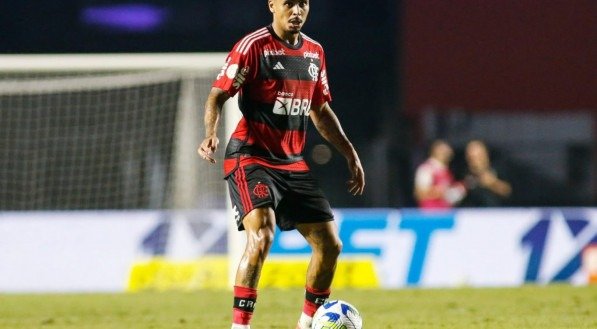 Jogador já atuou com a camisa alvinegra, porém, atualmente defende o Rubro-Negro. O clube carioca não abriu negociações pelo atleta.