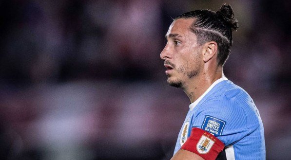 Giménez, zagueiro e capitão da Seleção Uruguaia