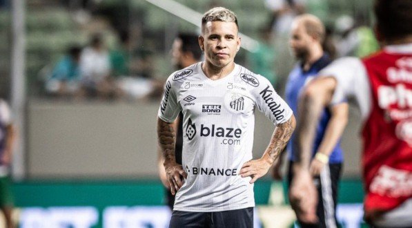 Atacante pediu para ser negociado e o Peixe aceitou a oferta de parcelamento do clube carioca. Apenas detalhem separam a oficialização.