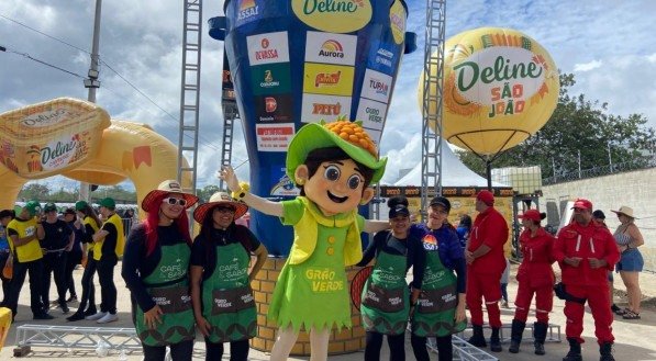 O Maior Cuscuz do Mundo animou a tarde deste domingo (8) no Alto do Moura, em Caruaru