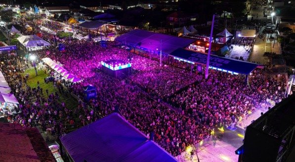 Abertura dos shows no Pátio de Eventos Chucre Mussa Zarzar teve Heleno de Oliveira, Juciê, Waldonys e Natanzinho Lima em Gravatá