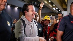 Daniel Paulista na chegada ao Recife para assumir o Sport