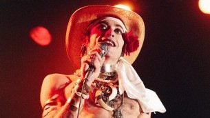 Jesuíta Barbosa  vive Ney Matogrosso em 'Homem com H'