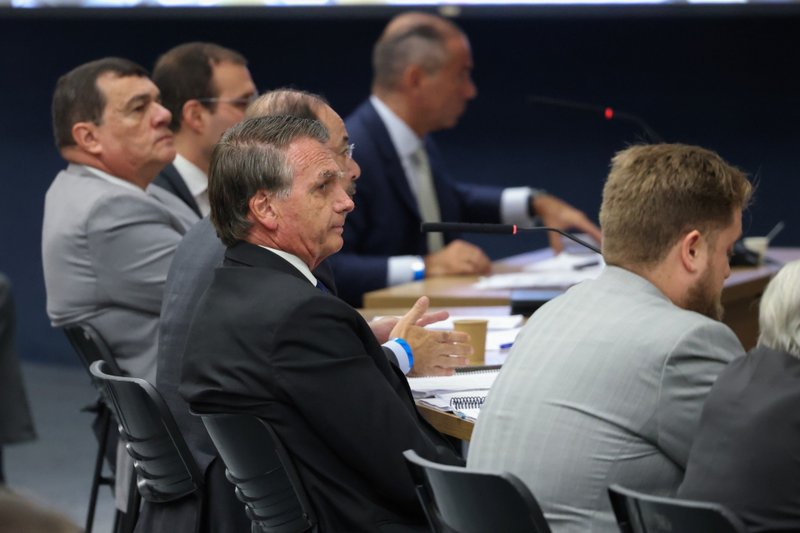 Defesa do ex-presidente Jair Bolsonaro indica nove advogados para julgamento no STF
