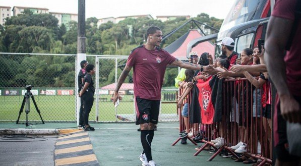 Göztepe está por detalhes de fechar com atacante rubro-negro
