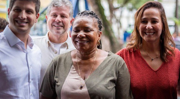 João Campos, Ricardo Piquet e Luciana Félix recebem a ministra Margareth Menezes no Paço do Frevo