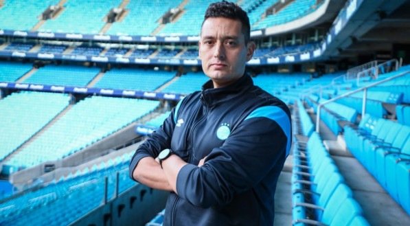 Técnico gaúcho assume o comando com a missão classificar a equipe à segunda fase do Brasileirão