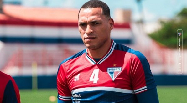 O zagueiro, que acumula 227 jogos com a camisa Tricolor, deve ser anunciado pelo Goiás. Ele estava no Pici desde 2020 e criou forte identificação no clube.