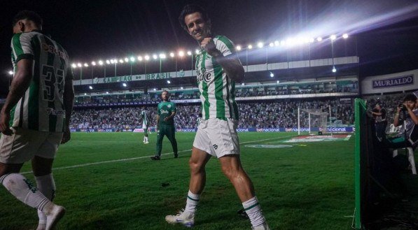 O jogador de 33 anos ainda tinha vínculo com a equipe Alviverde e teve a rescisão publicada nesta segunda-feira (9). Ele deve acertar com o Criciúma.