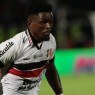 Lateral-direito Israel em ação pelo Santa Cruz