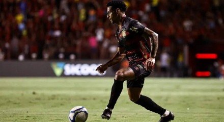 Felipinho em ação na passagem pelo Sport