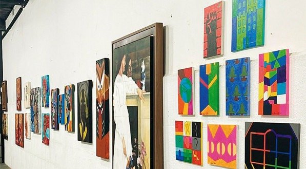 Galeria Raiz inaugura mostra que conecta ancestralidade e identidade contemporânea