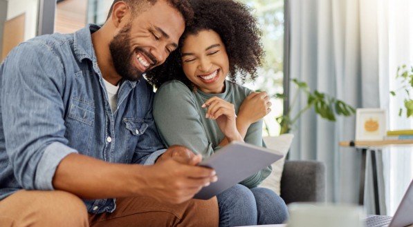 Contrato de Namoro Digital: vale a pena? Veja como funciona e como fazer