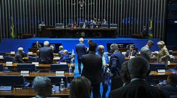 Senado aprova projeto que torna homicídio em escola crime hediondo