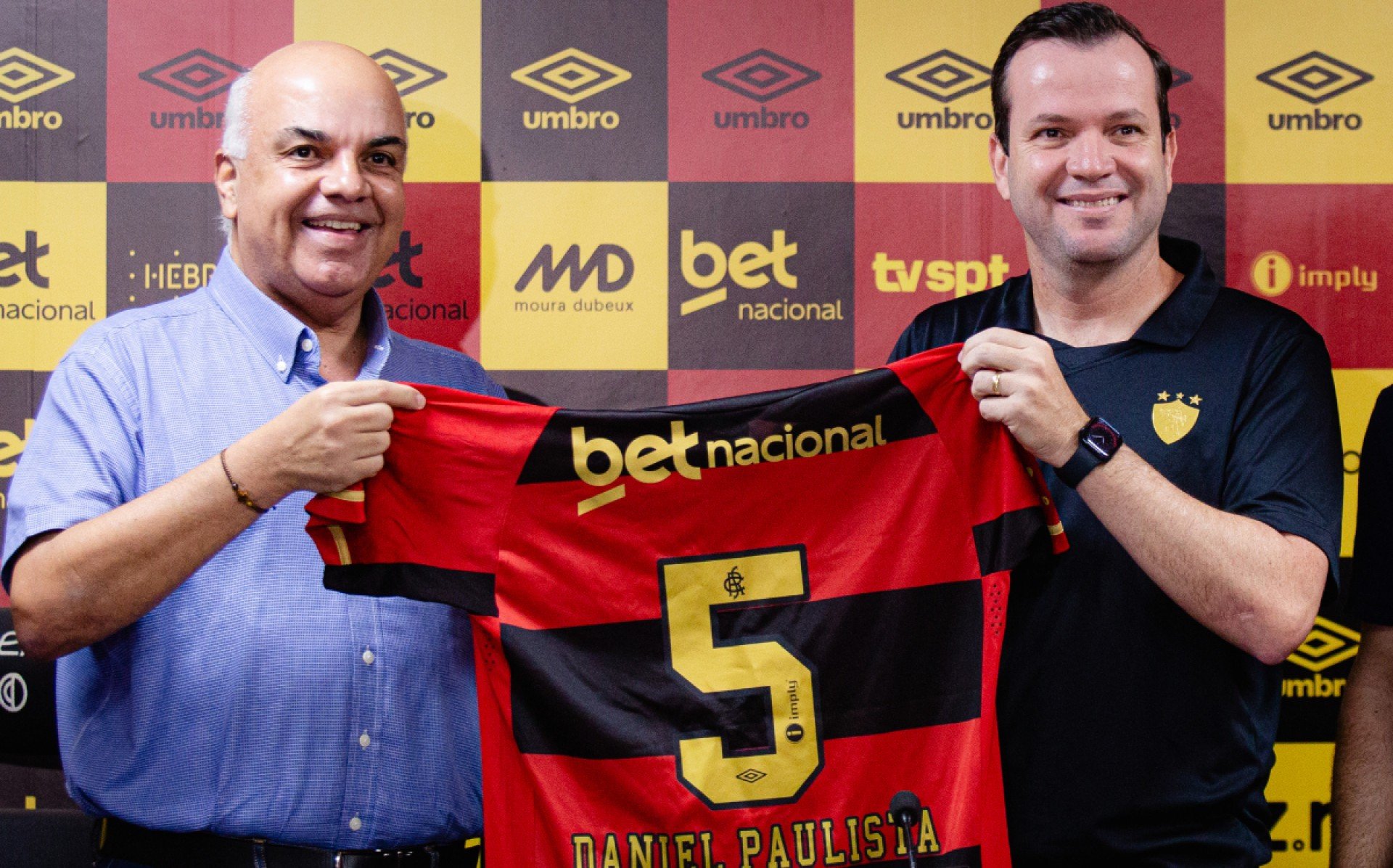 Presidente do Sport, Yuri Romão, ao lado de Daniel Paulista