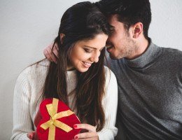 Descubra o presente ideal de Dia dos Namorados para cada signo, segundo o Tarô