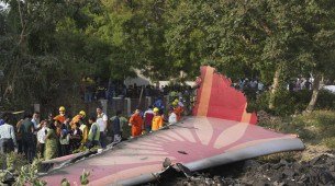 Queda de avião na índia deixou mais de 20 mortos
