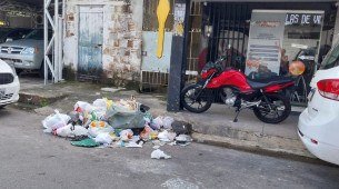Lixo espalhado no Ipsep