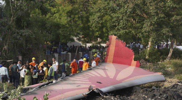 Helicóptero cai na Índia e deixa 7 mortos dias após acidente aéreo matar 270 pessoas no país