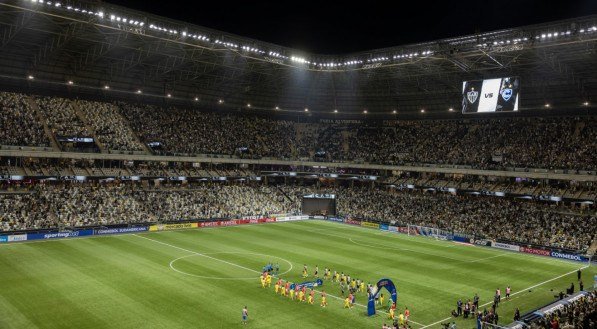 Imagem dos jogadores entrando em campo na Arena MRV