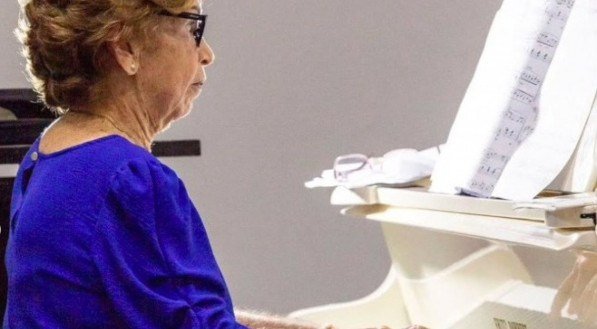 Além de sua carreira de concertista, Elyanna Caldas dedicou-se incansavelmente ao ensino