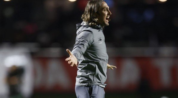O time paulista busca vencer para subir na tabela