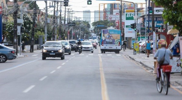 Prefeitura implantou um binário no bairro, a principal obra do pacote de uma intervenção unificada de mobilidade urbana, como o projeto foi apresentado pela gestão municipal
