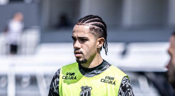 Ceará rescinde contrato com o meia Léo Rafael